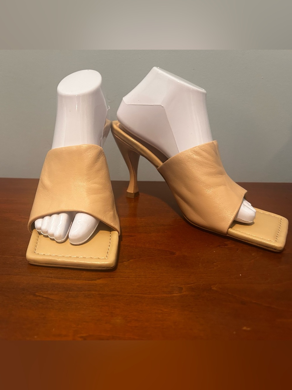 Tony Bianco made in Australia Lava sandal Open-Toe heeled Tan Mules 91/2